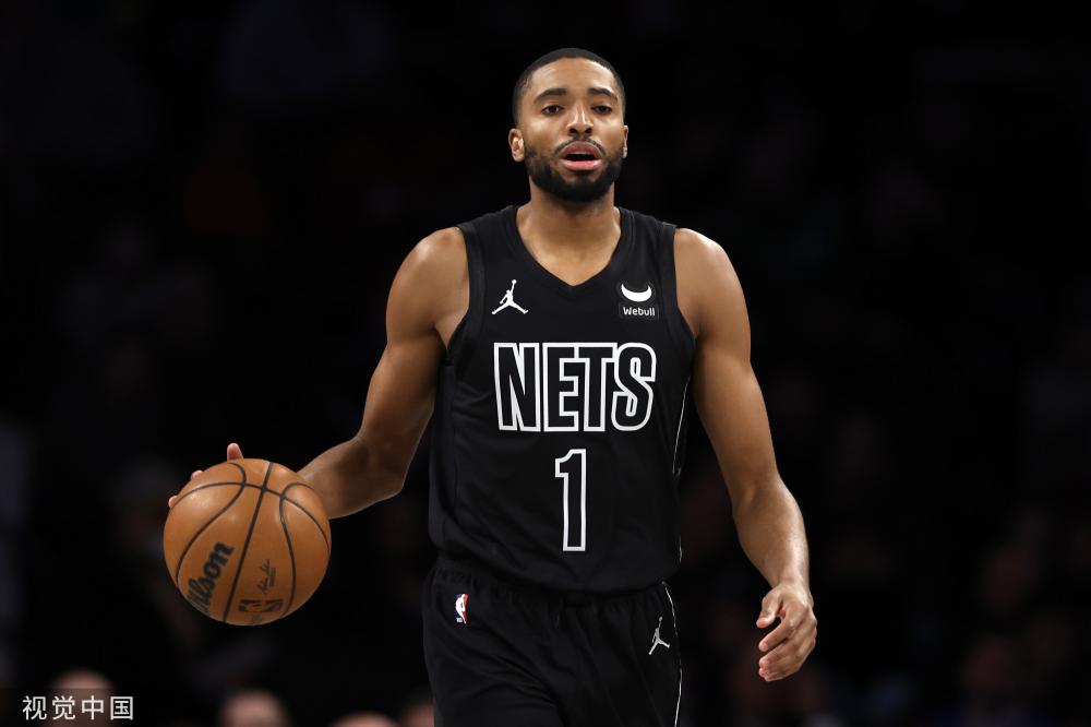 一个怀揣梦 一个怀揣梦