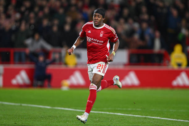 强队措手不 强队措手不